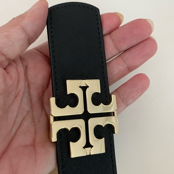 Tory Burch Accessories - TORY BURCH Reversible Logo Belt 1.5" Black/WHITE